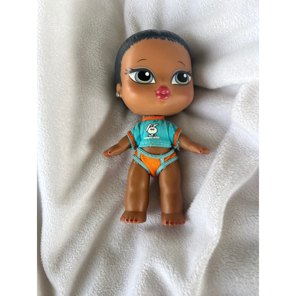 Bratz Babyz Sasha Doll Molded Black Hair Teal Bunny Shirt Orange Bottoms MGA